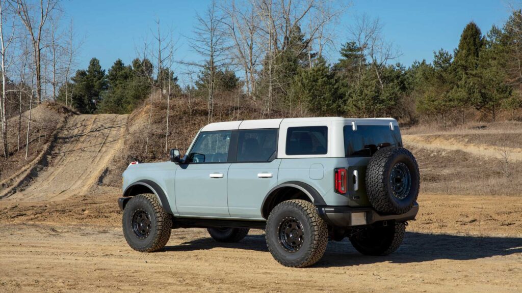 2021 ford bronco 26