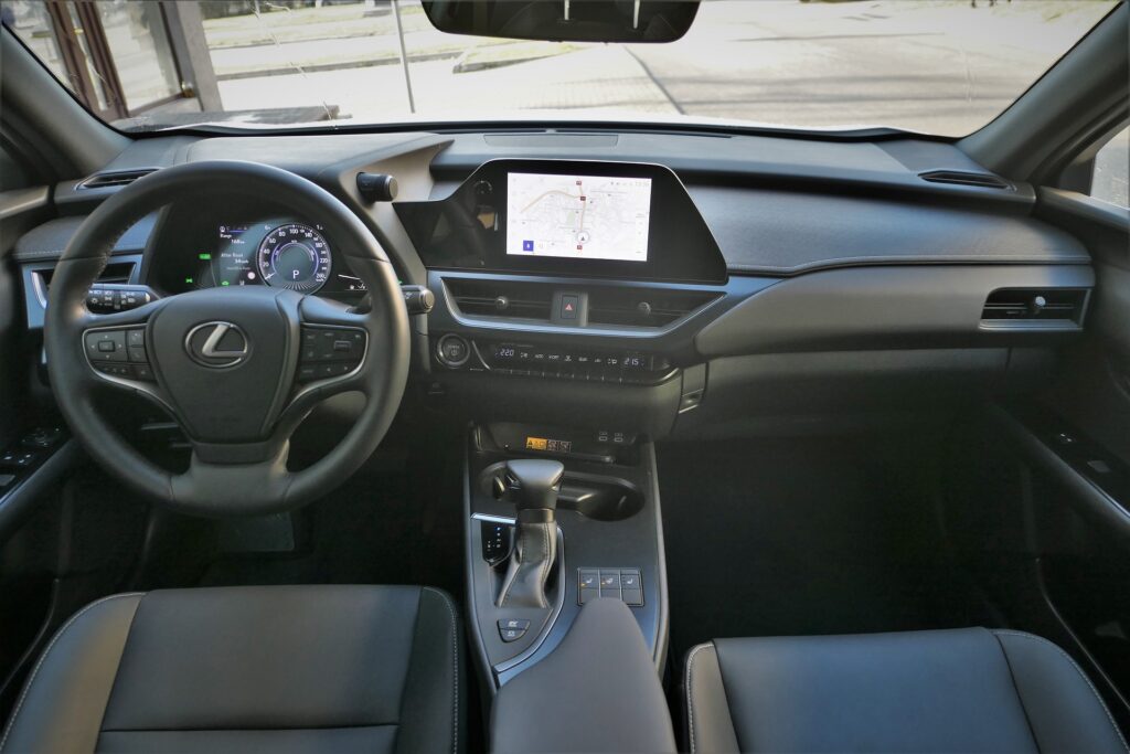 Lexus UX 250 H 2022 24