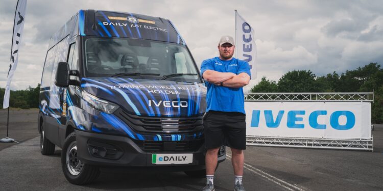 Iveco e Daily Tow World Record Luc Lacey 0205